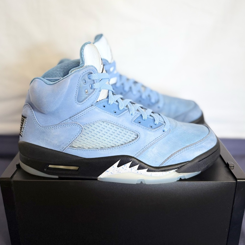 AUTHENTIC Jordan 5 Retro UNC University Blue size 10 DV1310-401 2023 PRE-OWNED